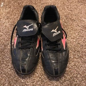 Woman’s 8.5 mizuno softball cleats